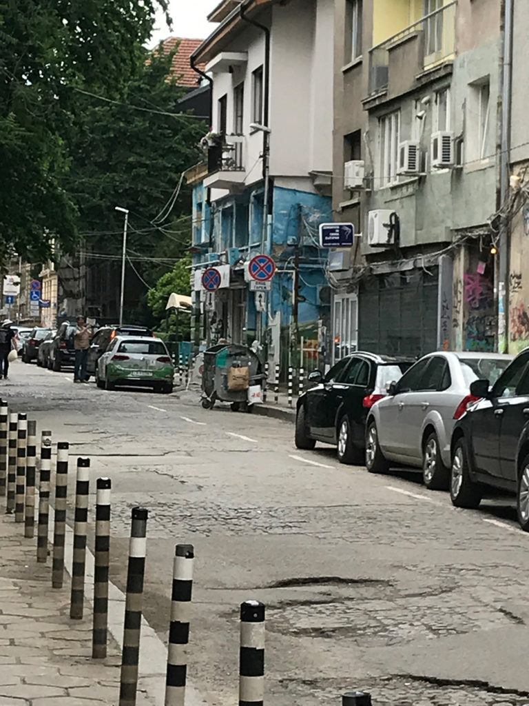 Une petite rue typique dans Sofia